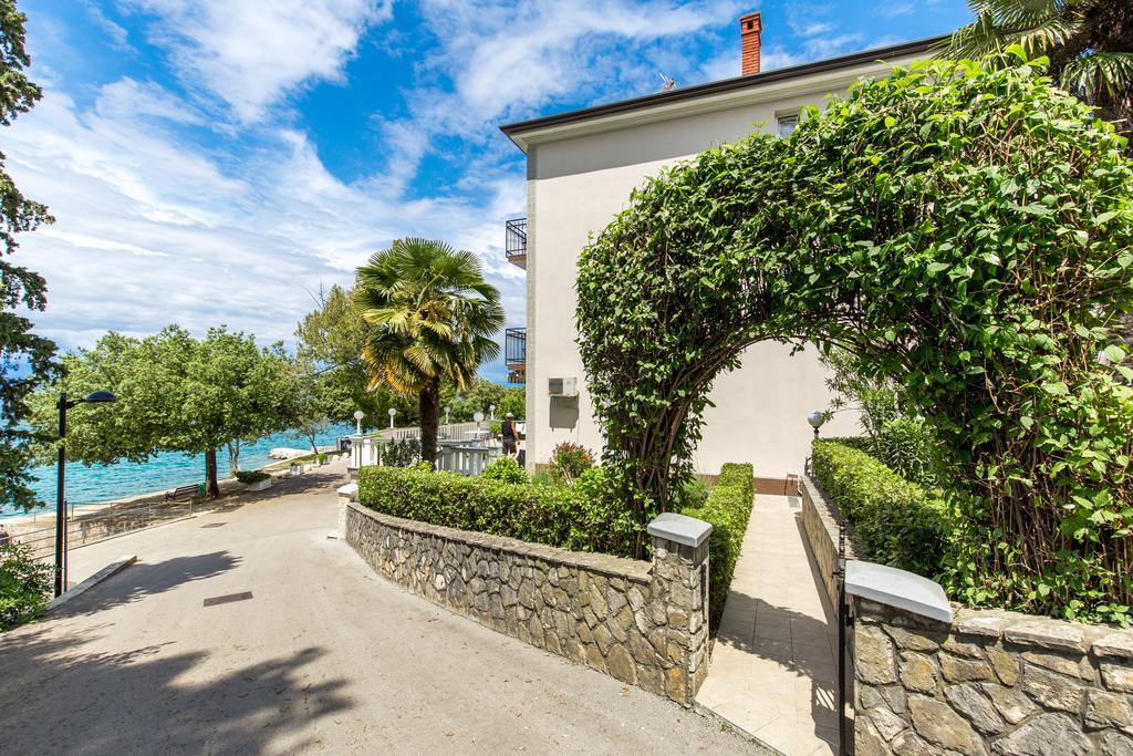 Apartments & Rooms Milcetic M Malinska Bagian luar foto