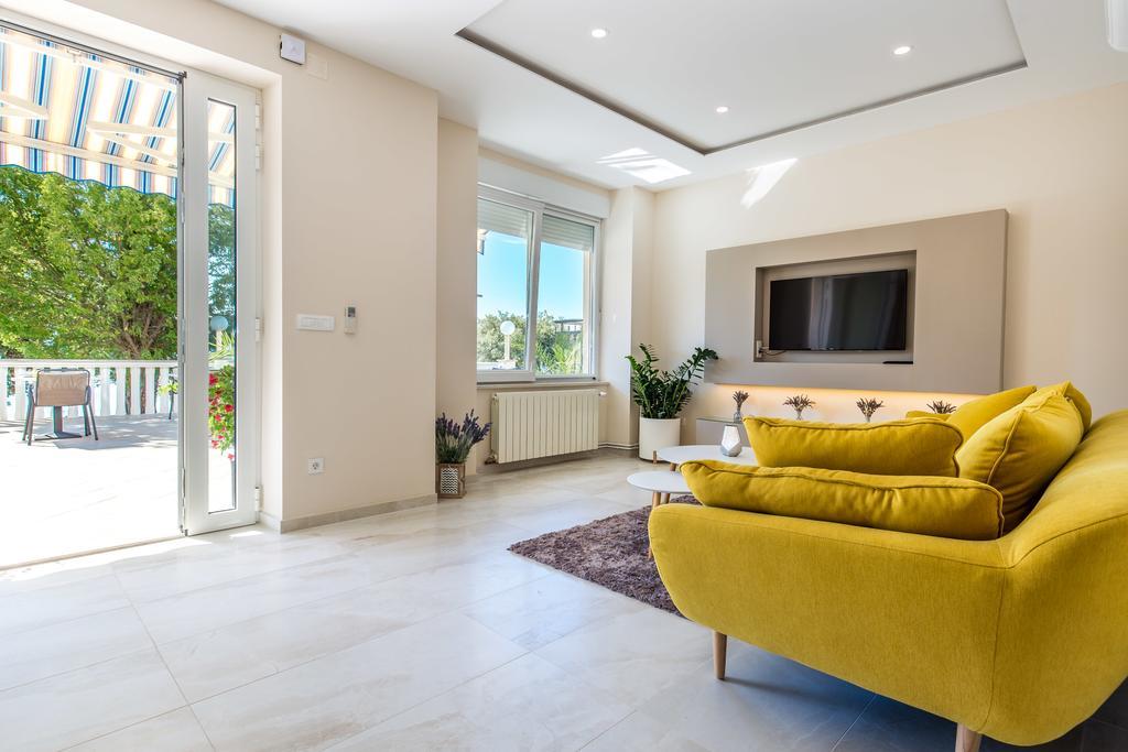 Apartments & Rooms Milcetic M Malinska Bagian luar foto
