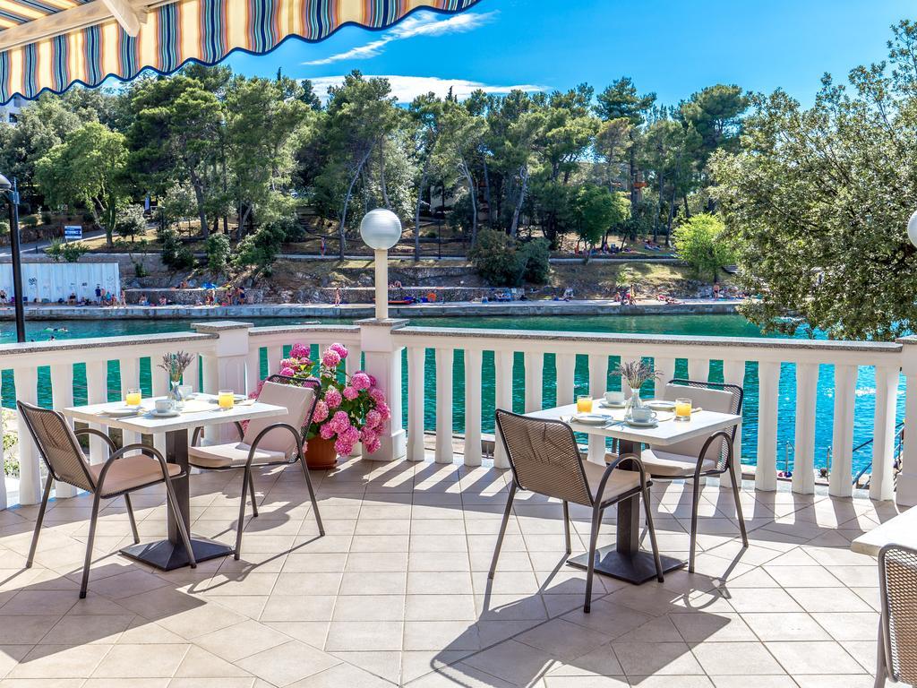Apartments & Rooms Milcetic M Malinska Bagian luar foto