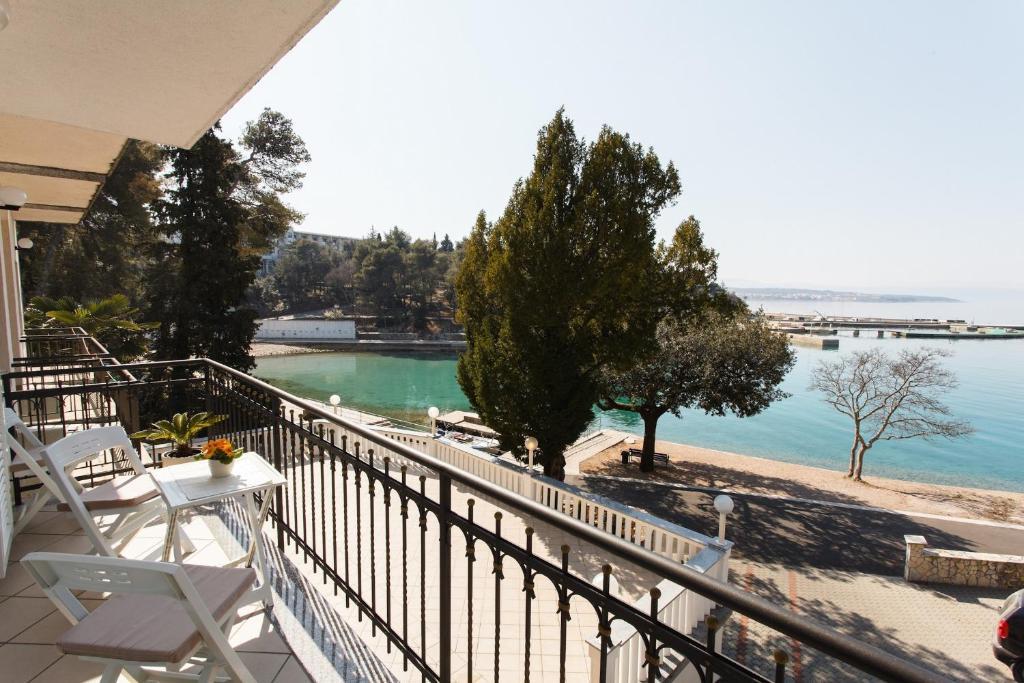 Apartments & Rooms Milcetic M Malinska Bagian luar foto