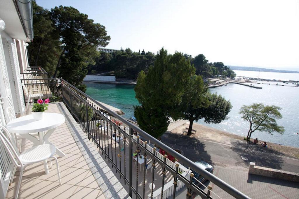 Apartments & Rooms Milcetic M Malinska Ruang foto