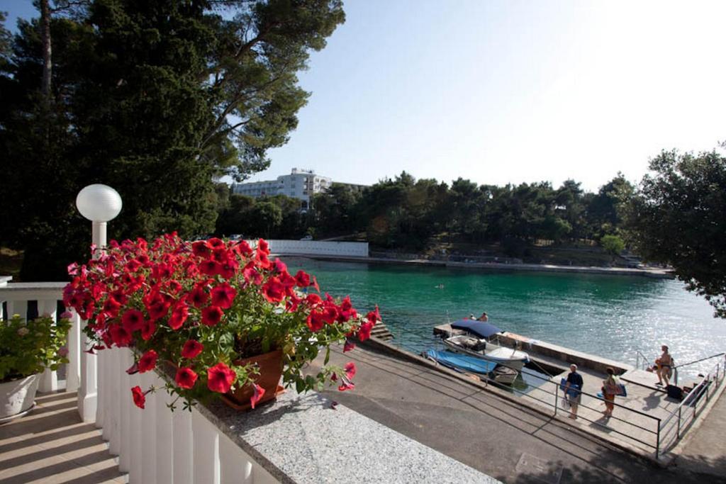 Apartments & Rooms Milcetic M Malinska Bagian luar foto